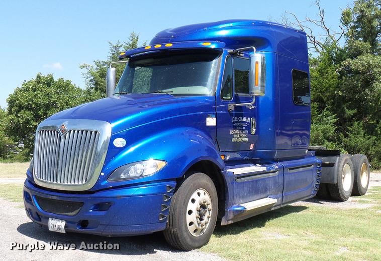 image for item DD8341 2013 International ProStar Plus semi truck
