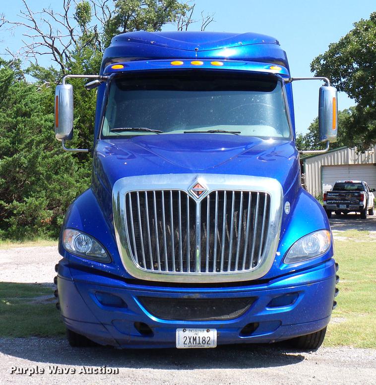 image for item DD8341 2013 International ProStar Plus semi truck