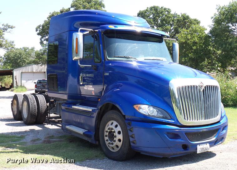 image for item DD8341 2013 International ProStar Plus semi truck