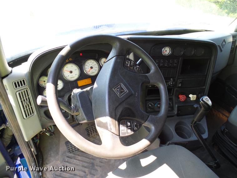 image for item DD8341 2013 International ProStar Plus semi truck