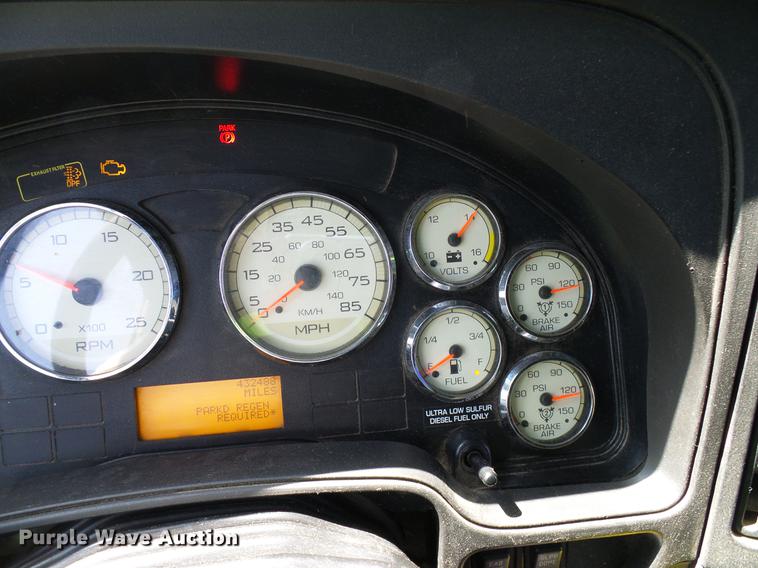 image for item DD8341 2013 International ProStar Plus semi truck