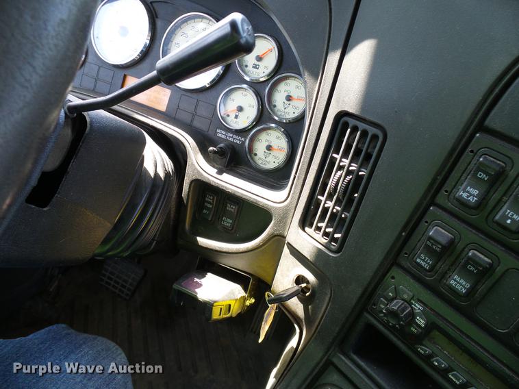 image for item DD8341 2013 International ProStar Plus semi truck