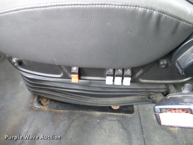 image for item DD8341 2013 International ProStar Plus semi truck