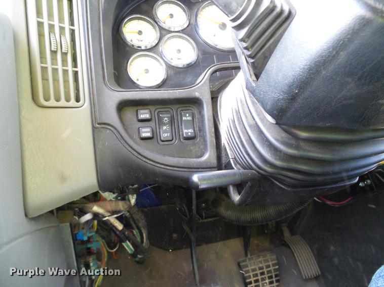 image for item DD8341 2013 International ProStar Plus semi truck