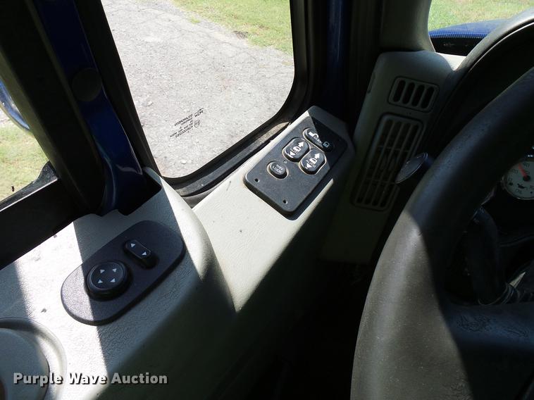 image for item DD8341 2013 International ProStar Plus semi truck