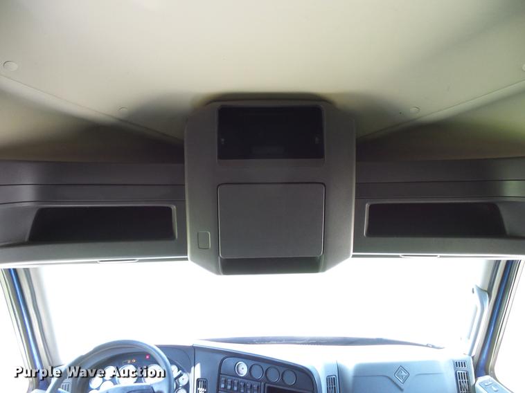 image for item DD8341 2013 International ProStar Plus semi truck