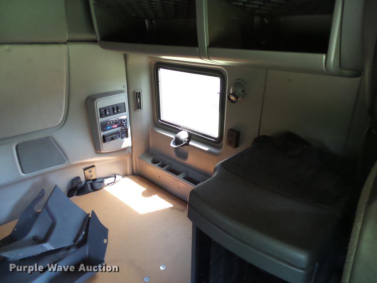 image for item DD8341 2013 International ProStar Plus semi truck