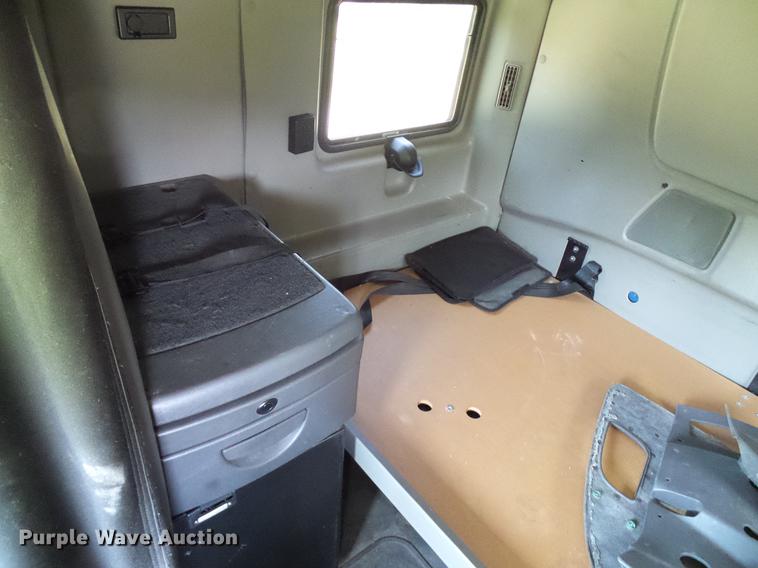 image for item DD8341 2013 International ProStar Plus semi truck