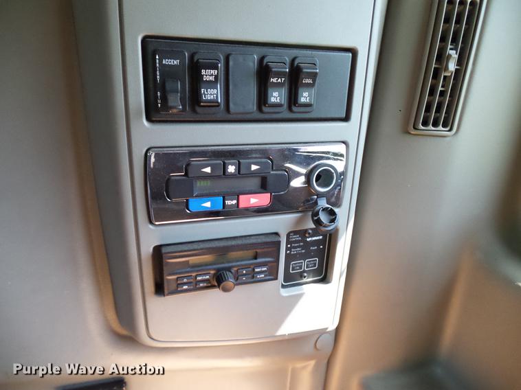 image for item DD8341 2013 International ProStar Plus semi truck