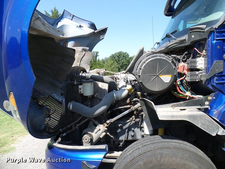 image for item DD8341 2013 International ProStar Plus semi truck