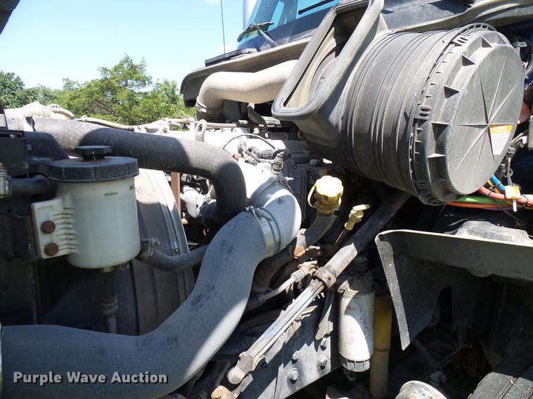 image for item DD8341 2013 International ProStar Plus semi truck