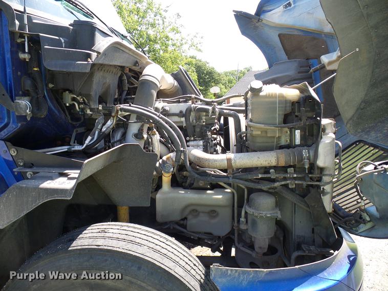 image for item DD8341 2013 International ProStar Plus semi truck