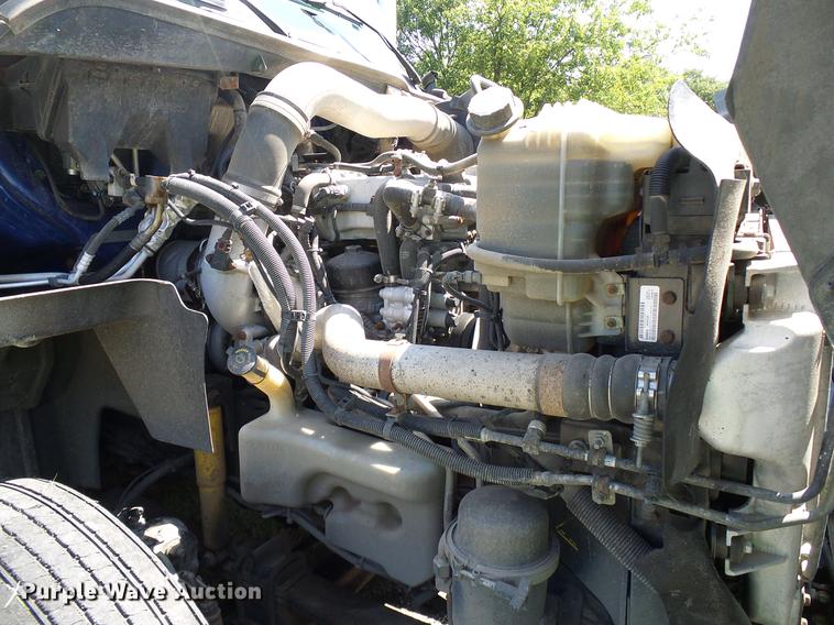 image for item DD8341 2013 International ProStar Plus semi truck