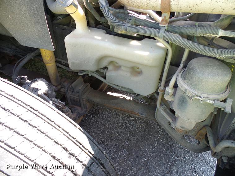 image for item DD8341 2013 International ProStar Plus semi truck