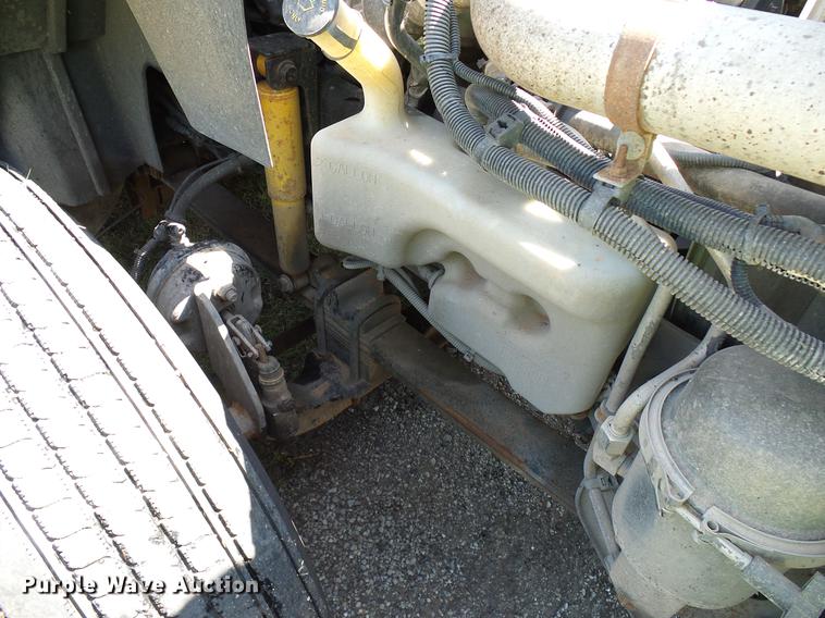 image for item DD8341 2013 International ProStar Plus semi truck