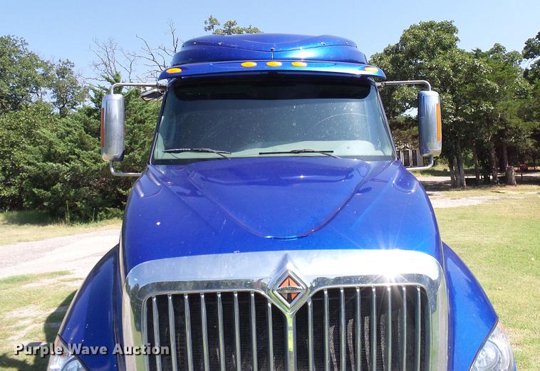 image for item DD8341 2013 International ProStar Plus semi truck