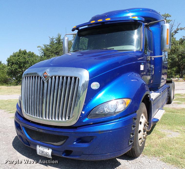 image for item DD8341 2013 International ProStar Plus semi truck