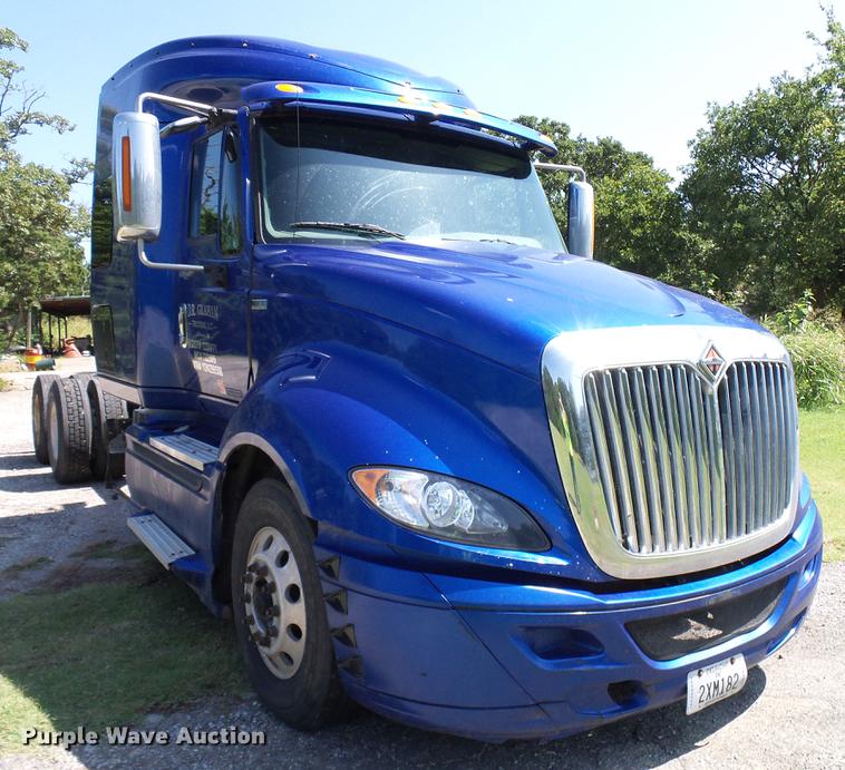 image for item DD8341 2013 International ProStar Plus semi truck