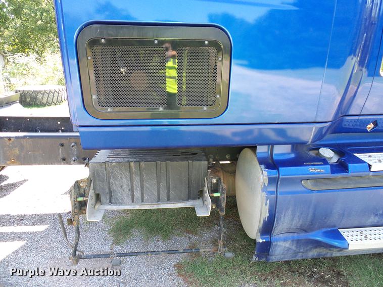 image for item DD8341 2013 International ProStar Plus semi truck