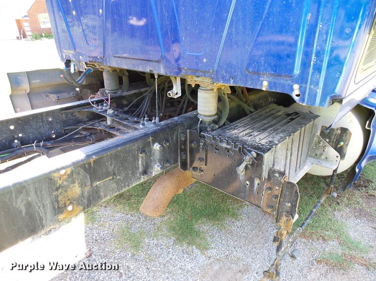 image for item DD8341 2013 International ProStar Plus semi truck