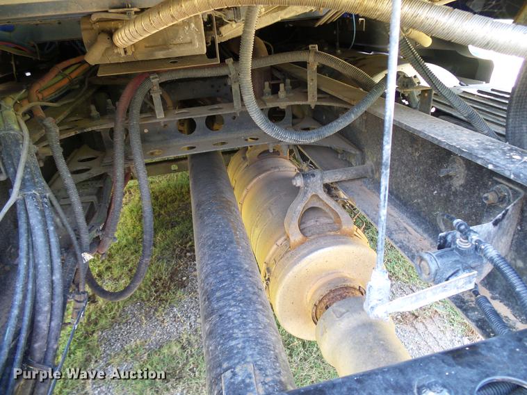 image for item DD8341 2013 International ProStar Plus semi truck