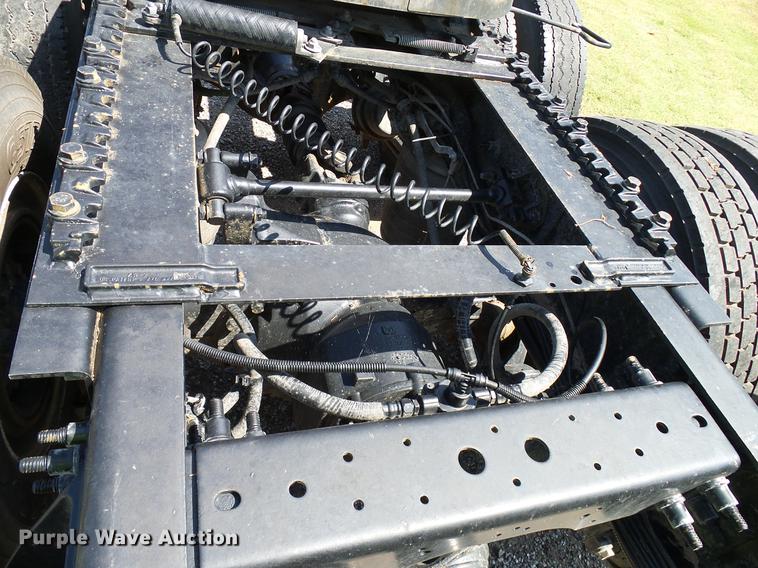 image for item DD8341 2013 International ProStar Plus semi truck