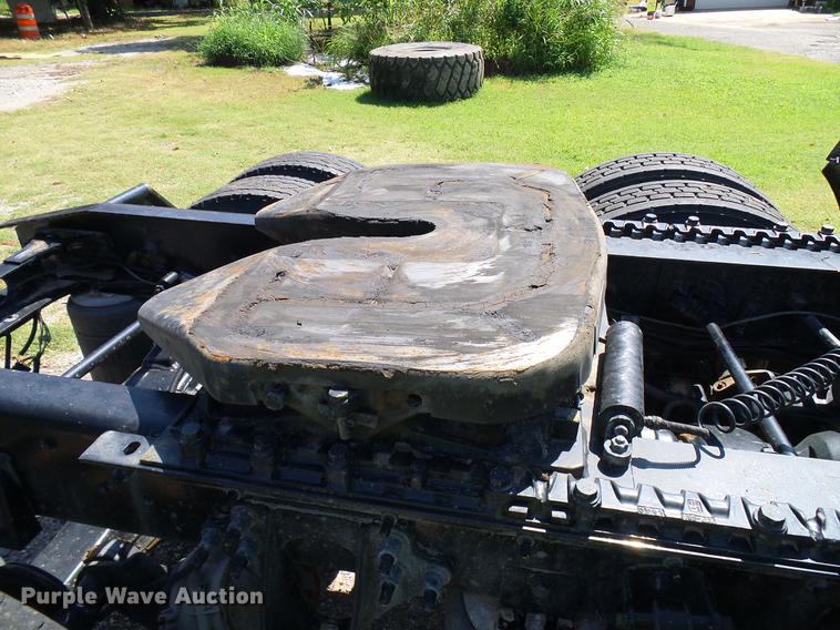 image for item DD8341 2013 International ProStar Plus semi truck