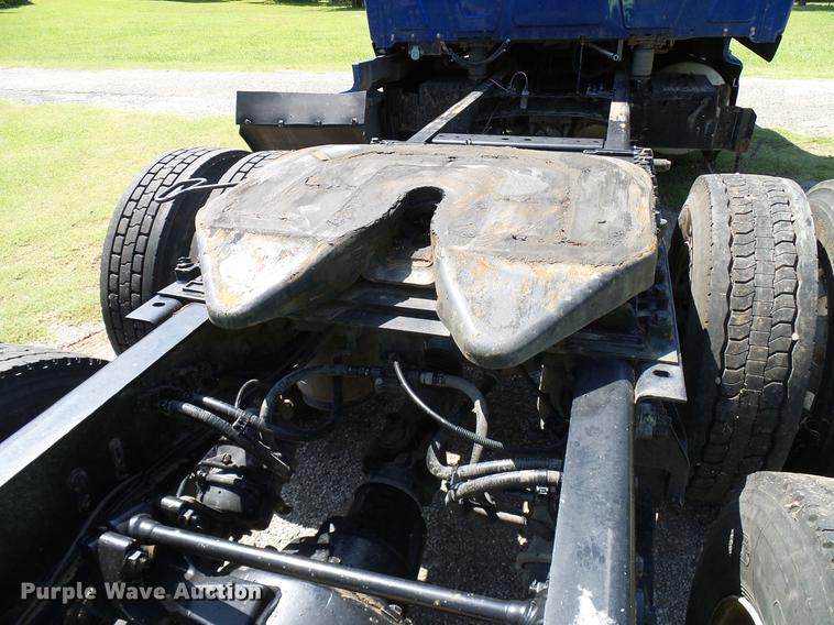 image for item DD8341 2013 International ProStar Plus semi truck