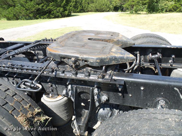 image for item DD8341 2013 International ProStar Plus semi truck