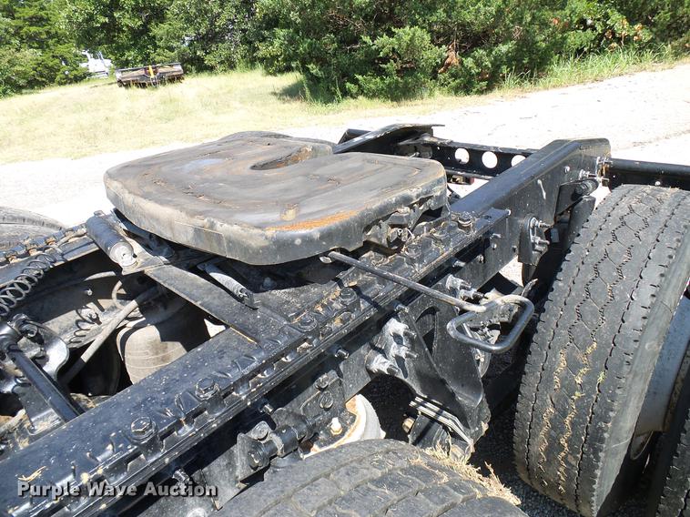 image for item DD8341 2013 International ProStar Plus semi truck