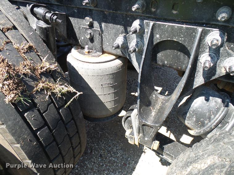 image for item DD8341 2013 International ProStar Plus semi truck