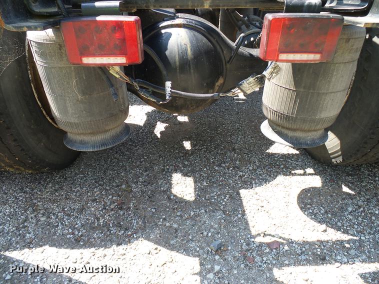 image for item DD8341 2013 International ProStar Plus semi truck