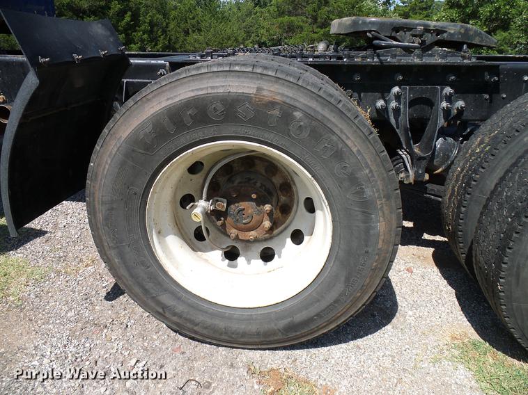 image for item DD8341 2013 International ProStar Plus semi truck