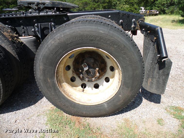 image for item DD8341 2013 International ProStar Plus semi truck