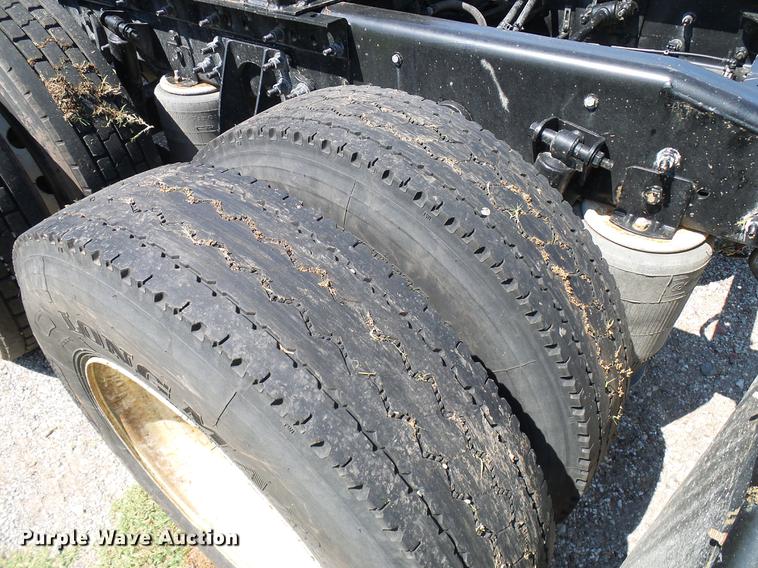 image for item DD8341 2013 International ProStar Plus semi truck