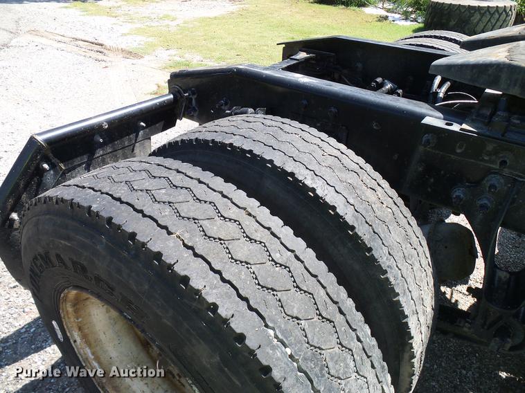 image for item DD8341 2013 International ProStar Plus semi truck