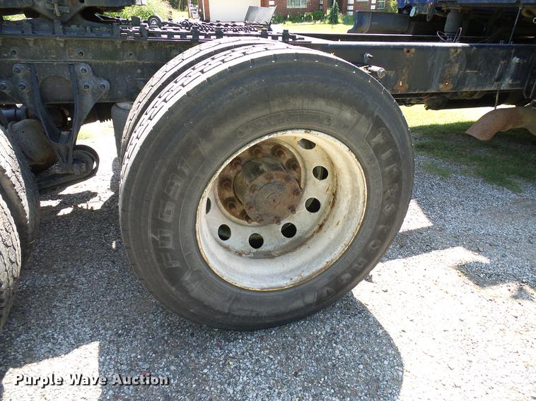 image for item DD8341 2013 International ProStar Plus semi truck