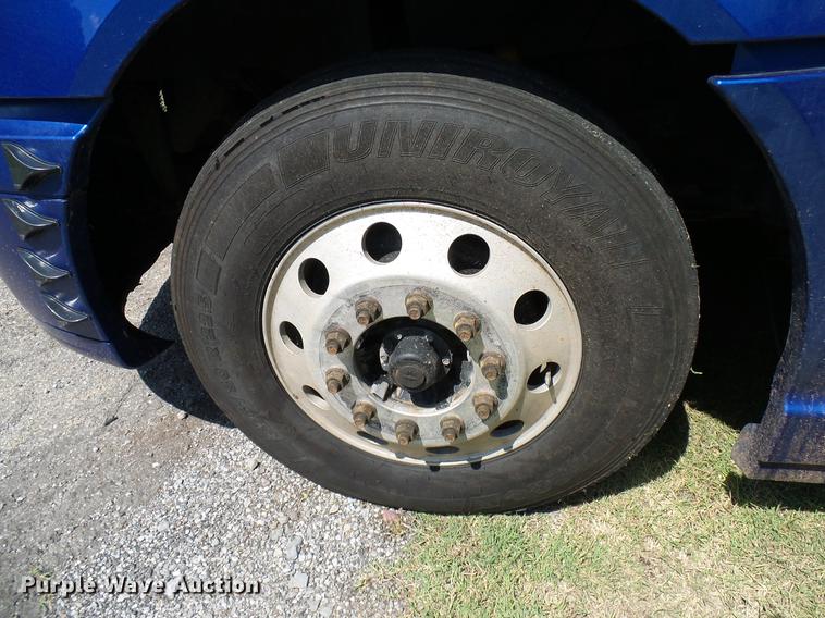 image for item DD8341 2013 International ProStar Plus semi truck