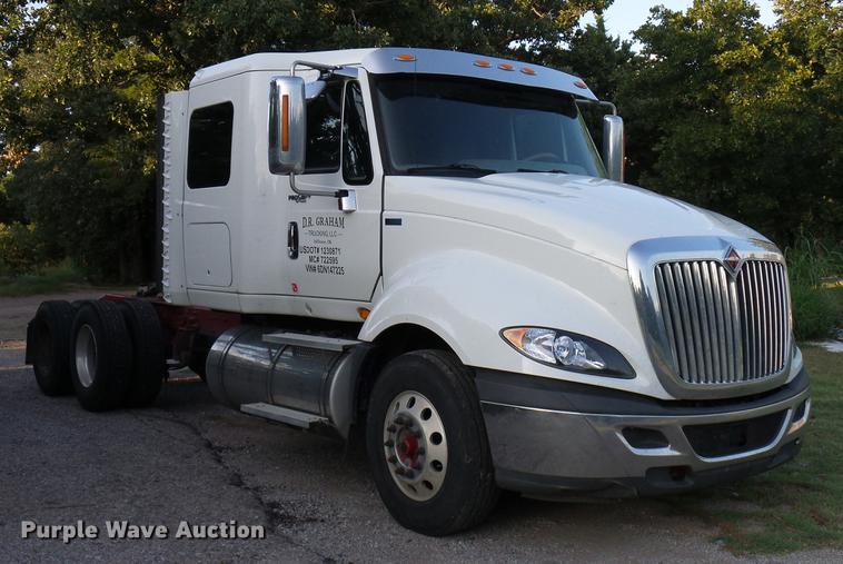 image for item DD8343 2013 International ProStar Plus semi truck