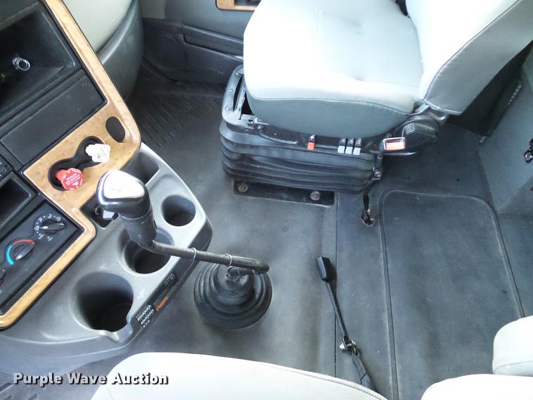 image for item DD8343 2013 International ProStar Plus semi truck