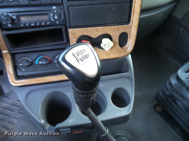 image for item DD8343 2013 International ProStar Plus semi truck