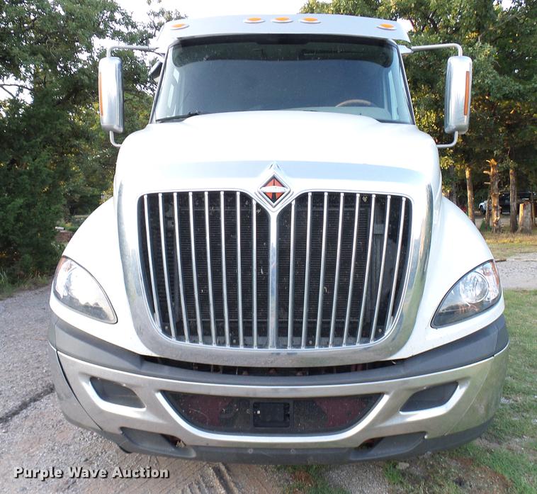 image for item DD8343 2013 International ProStar Plus semi truck