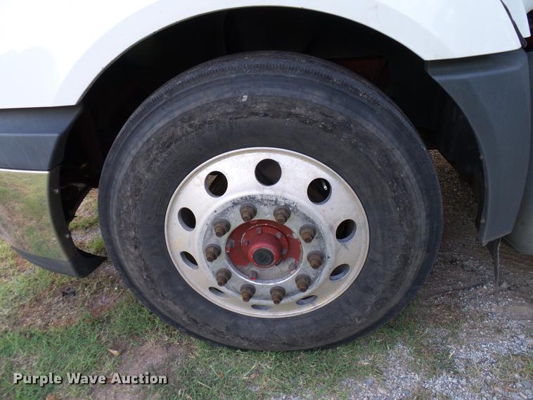 image for item DD8343 2013 International ProStar Plus semi truck