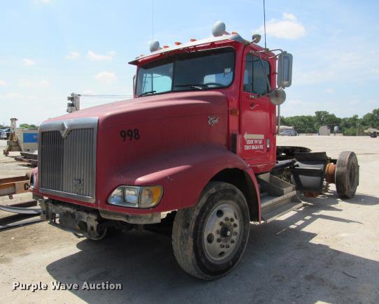 image for item DE0174 1997 International 9200 semi truck