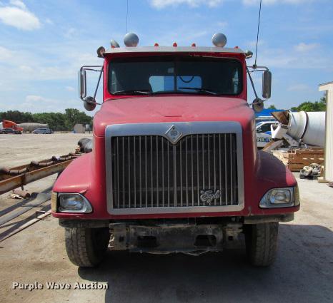 image for item DE0174 1997 International 9200 semi truck