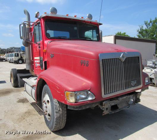 image for item DE0174 1997 International 9200 semi truck