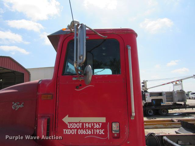 image for item DE0174 1997 International 9200 semi truck