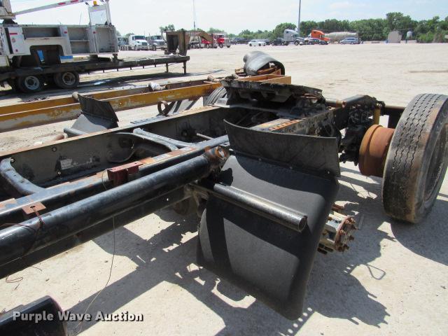 image for item DE0174 1997 International 9200 semi truck