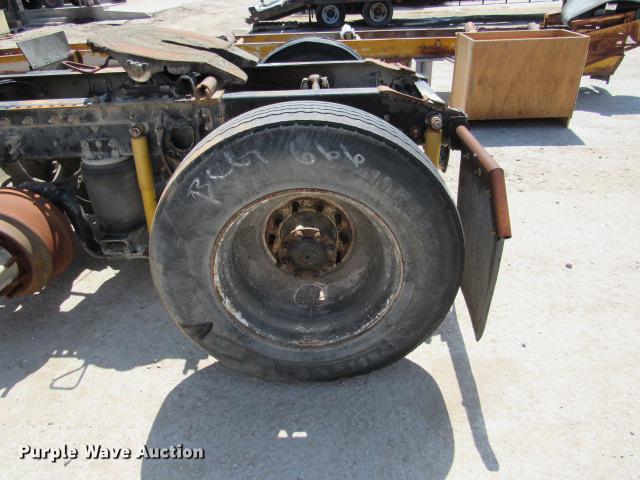 image for item DE0174 1997 International 9200 semi truck