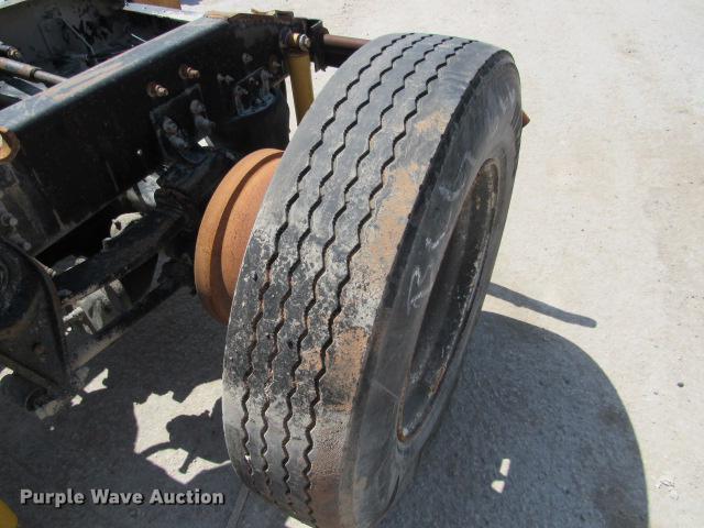 image for item DE0174 1997 International 9200 semi truck